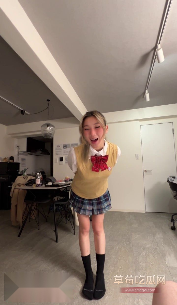 娇羞学生妹Lillienue变身骚荡浪货1 娇羞学生妹Lillienue变身骚荡浪货1