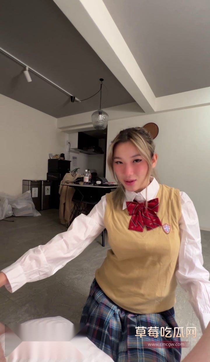 娇羞学生妹Lillienue变身骚荡浪货3 娇羞学生妹Lillienue变身骚荡浪货3