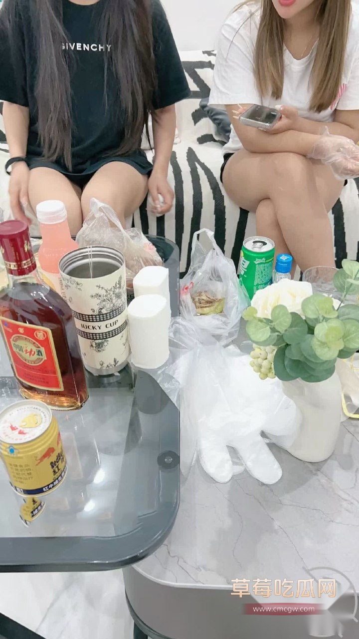 趁着老婆酒醉,当面上了她的妹妹 5
