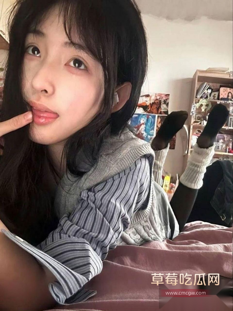 修长大腿美女卧室自拍诱惑 1 修长大腿美女卧室自拍诱惑 1