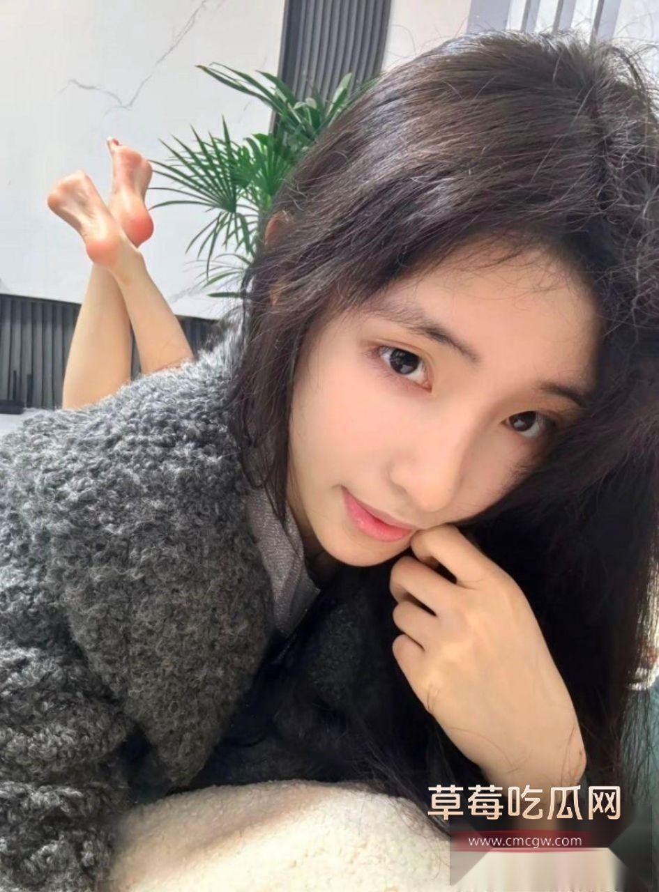 修长大腿美女卧室自拍诱惑 3 修长大腿美女卧室自拍诱惑 3