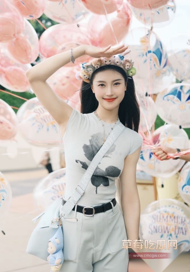 中国东方演艺集团话剧演员李亦甯被曝为了往上爬床上使劲巴结领导 撅起屁股求操给男人舔脚 用尽了手段! 4 中国东方演艺集团话剧演员李亦甯被曝为了往上爬床上使劲巴结领导 撅起屁股求操给男人舔脚 用尽了手段! 4