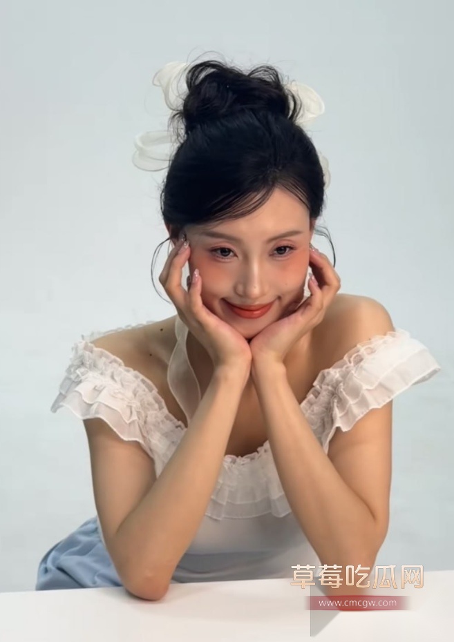 中国东方演艺集团话剧演员李亦甯被曝为了往上爬床上使劲巴结领导 撅起屁股求操给男人舔脚 用尽了手段! 5 中国东方演艺集团话剧演员李亦甯被曝为了往上爬床上使劲巴结领导 撅起屁股求操给男人舔脚 用尽了手段! 5