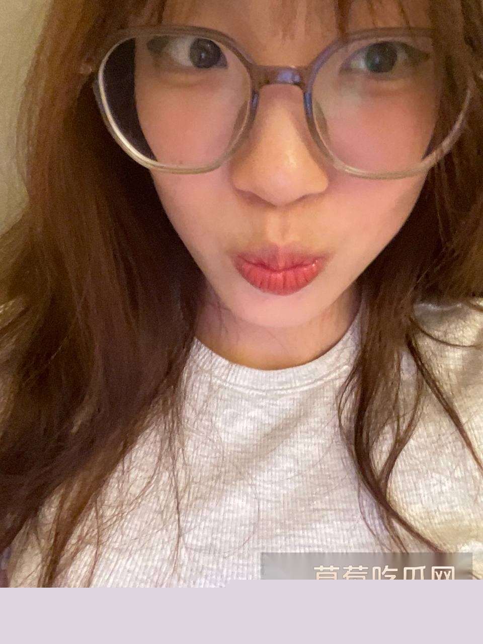 青岛黄海学院女大赵岚馨为了抓住帅气男友的心 天天与男友开蜜月套房啪啪 主动用奶子给男友比心 妥妥女舔狗！ 4