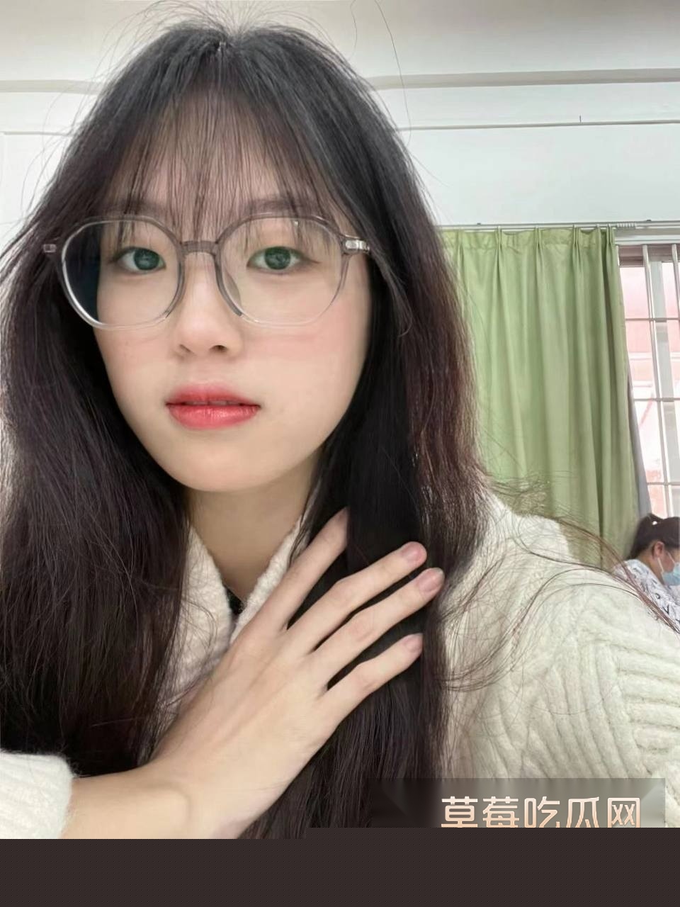 青岛黄海学院女大赵岚馨为了抓住帅气男友的心 天天与男友开蜜月套房啪啪 主动用奶子给男友比心 妥妥女舔狗！ 8