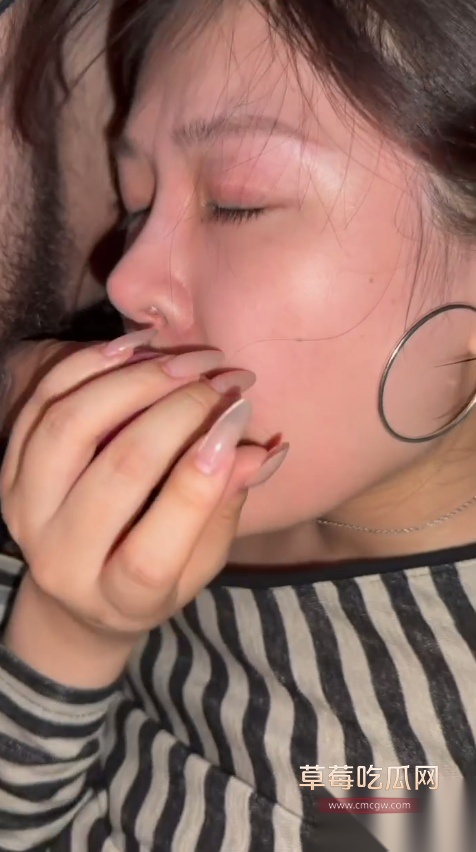 一极品山东骚货自封齐鲁屌王 靠着一手口技舔尽齐鲁大地上众多大屌 据悉还是个已婚少妇 老公成礼仪之邦的笑柄! 3 一极品山东骚货自封齐鲁屌王 靠着一手口技舔尽齐鲁大地上众多大屌 据悉还是个已婚少妇 老公成礼仪之邦的笑柄! 3