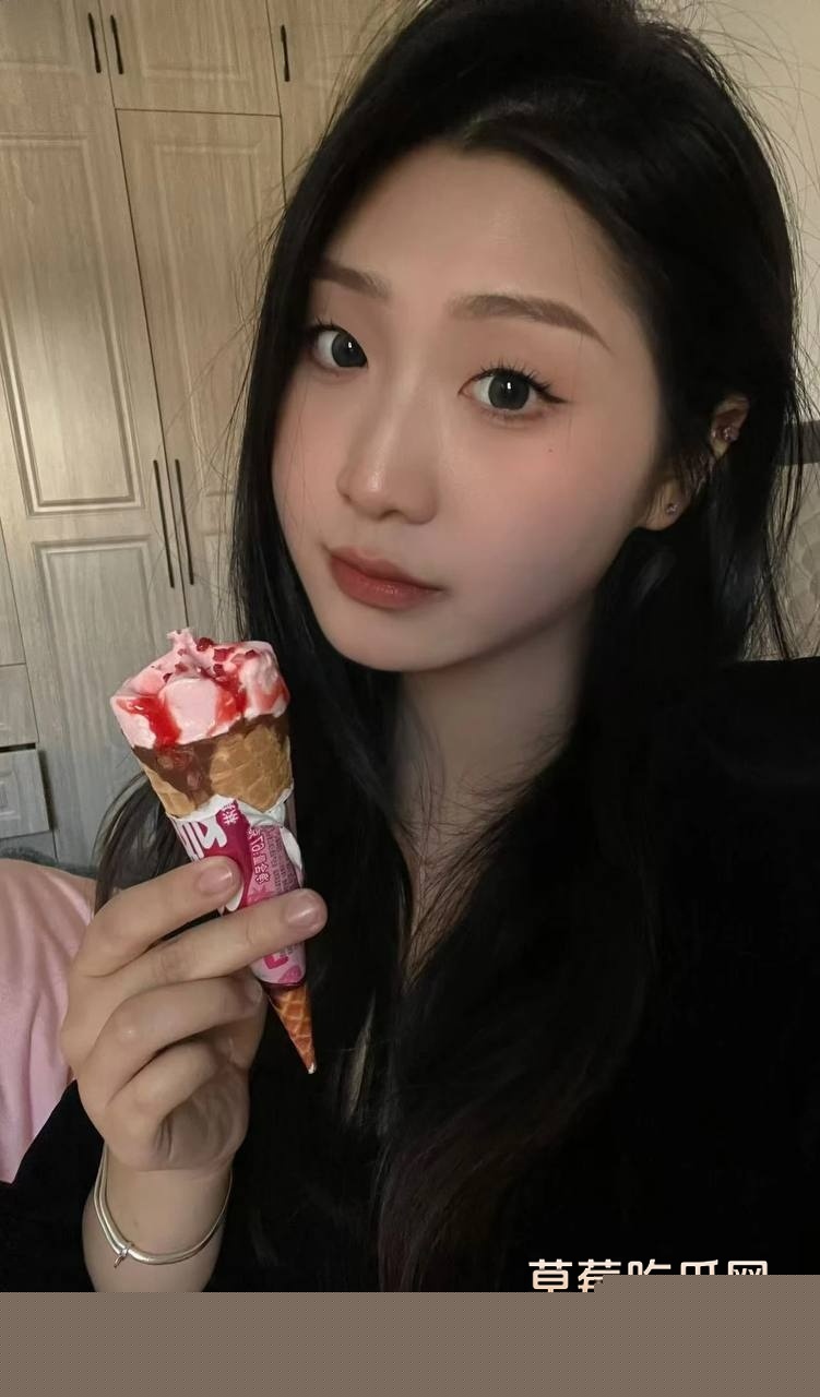 江西南昌豫章师范学院骚货张嘉雯 26 江西南昌豫章师范学院骚货张嘉雯 26