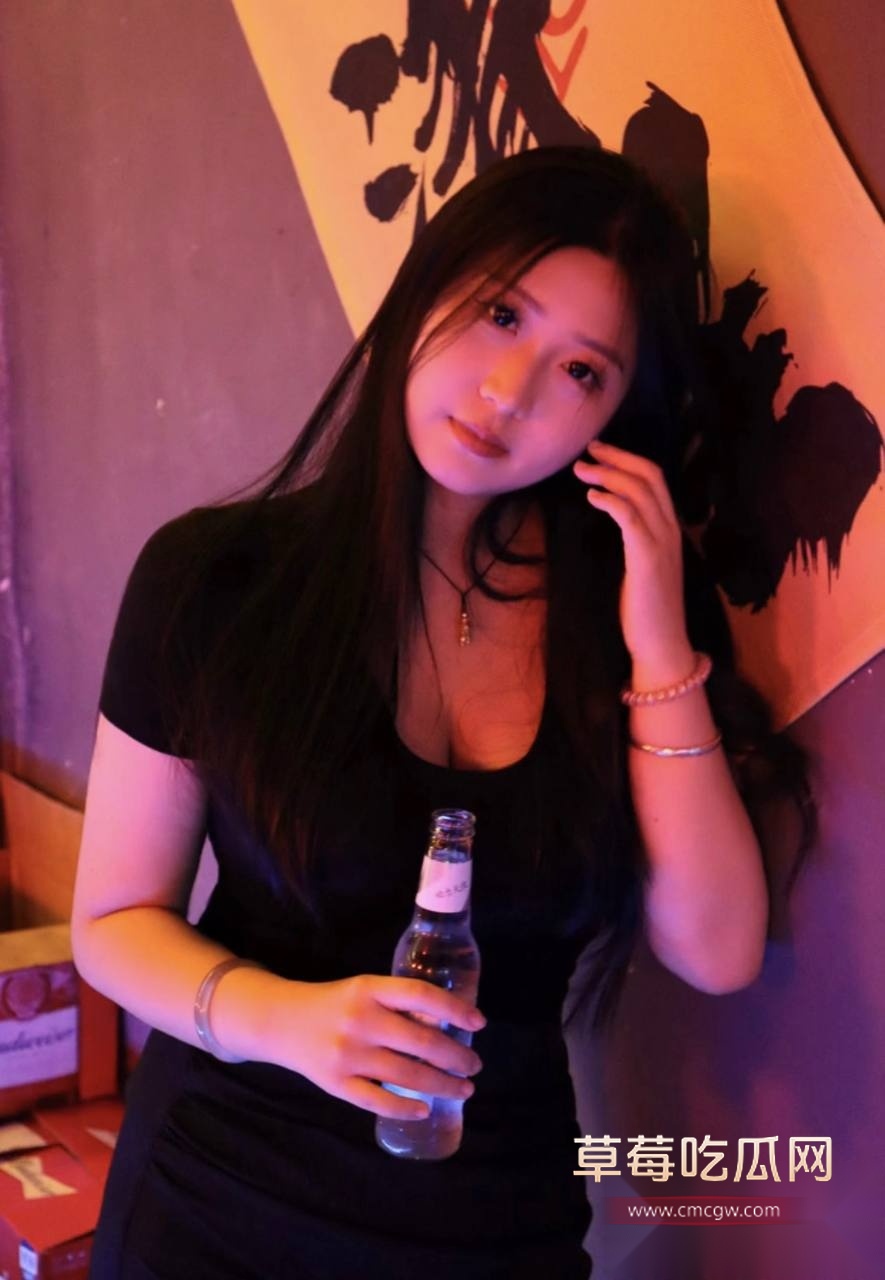 江西南昌豫章师范学院骚货张嘉雯 32 江西南昌豫章师范学院骚货张嘉雯 32