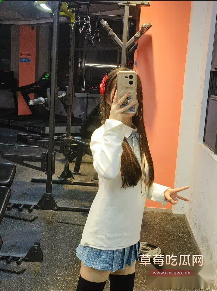 妹妹今天穿了个水手服的情趣内衣 1 妹妹今天穿了个水手服的情趣内衣 1