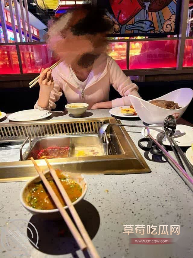 妹妹今天穿了个水手服的情趣内衣 2 妹妹今天穿了个水手服的情趣内衣 2