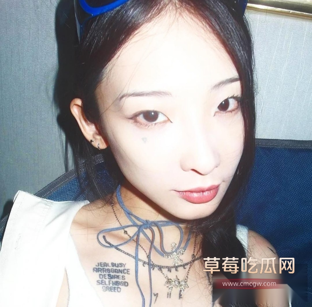 狂热纹身视频博主路奈自拍给男友的露脸裸照 10 狂热纹身视频博主路奈自拍给男友的露脸裸照 10