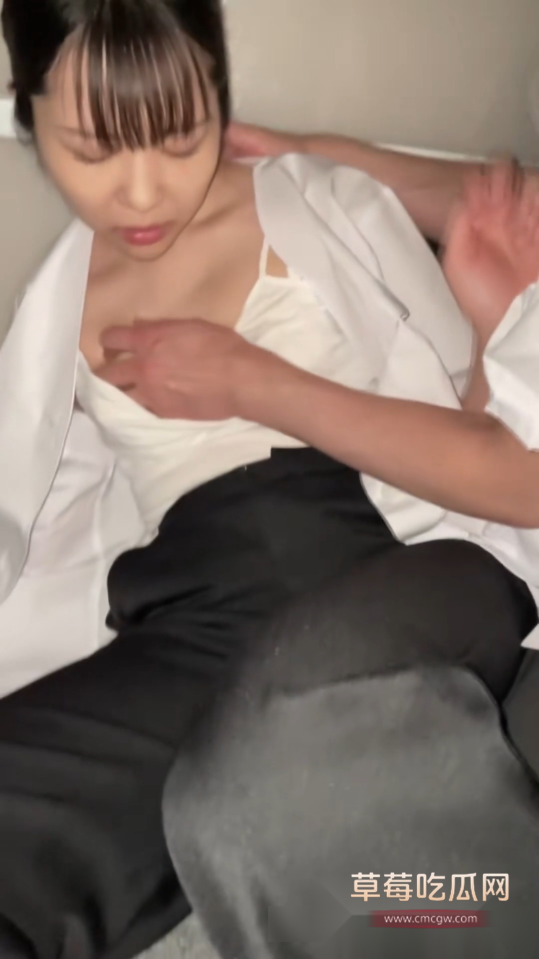 强奸喝醉酒的女同事 2