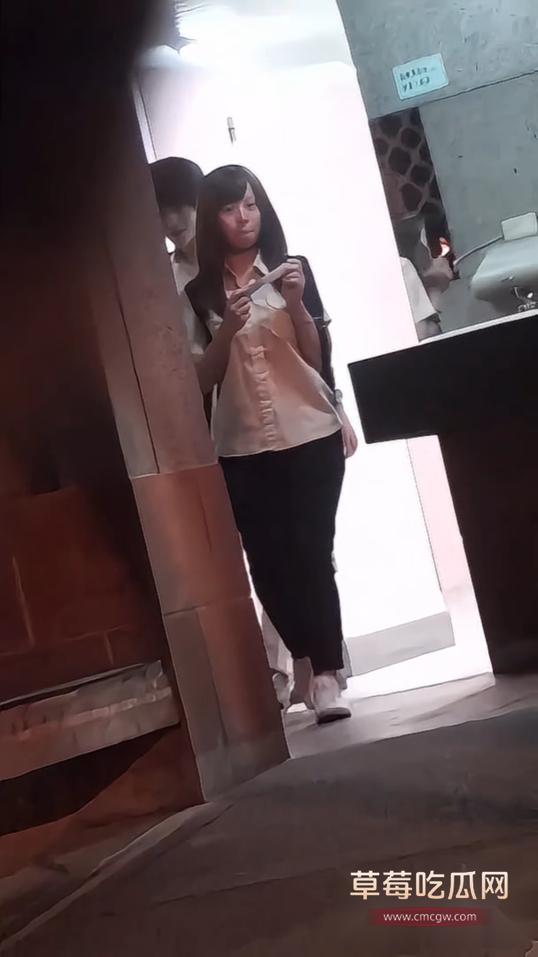 偷拍小情侣厕所性爱 3