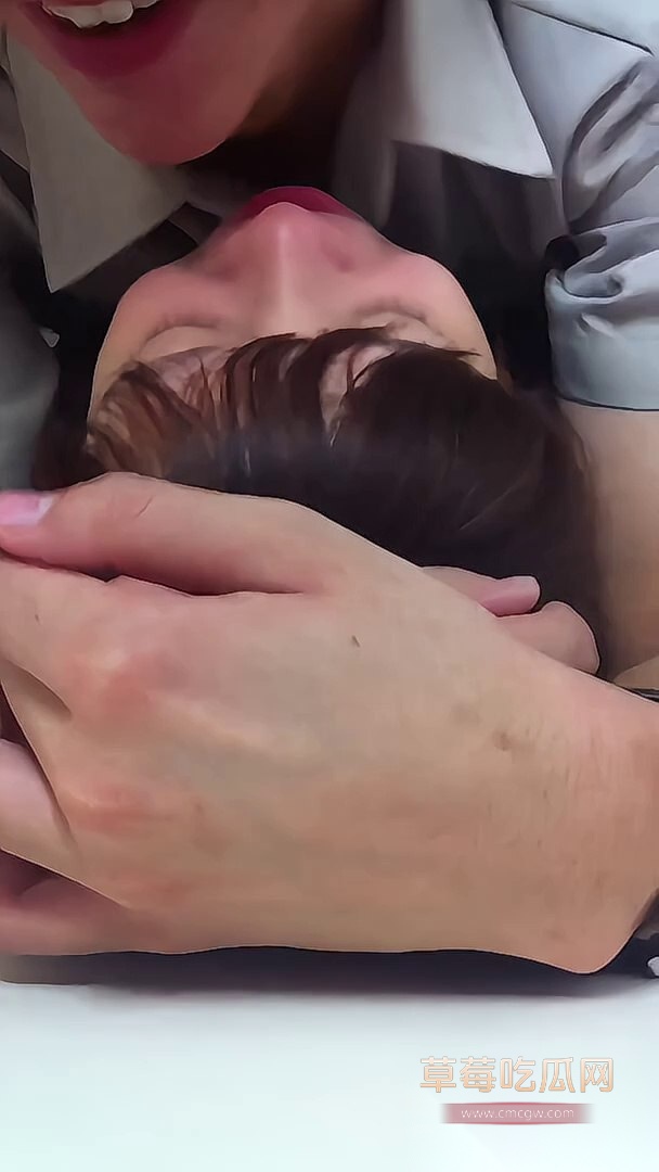 偷拍小情侣厕所性爱 8