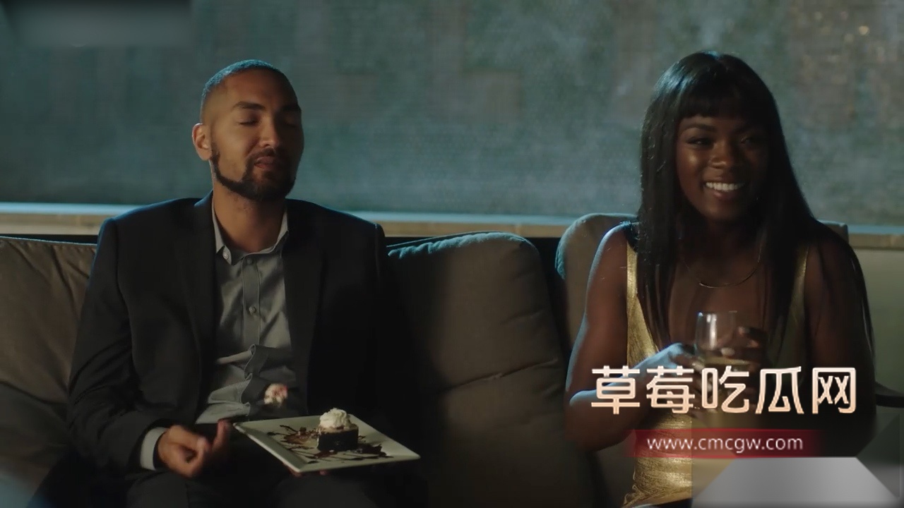 超绝欧美无码三级片《婚殓师》 第一集开播 小情侣去闺蜜家做客 风骚女闺蜜在线勾引好朋友老公 厨房岛台激情开啪屁眼！ 1