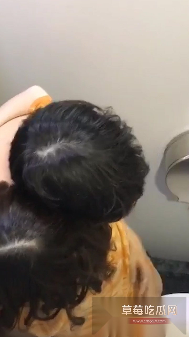 小情侣公共厕所激情脱光野战被人偷拍 二人赤身裸体又是舔逼又是口鸡巴 这是把厕所当五星级套房了! 5 小情侣公共厕所激情脱光野战被人偷拍 二人赤身裸体又是舔逼又是口鸡巴 这是把厕所当五星级套房了! 5