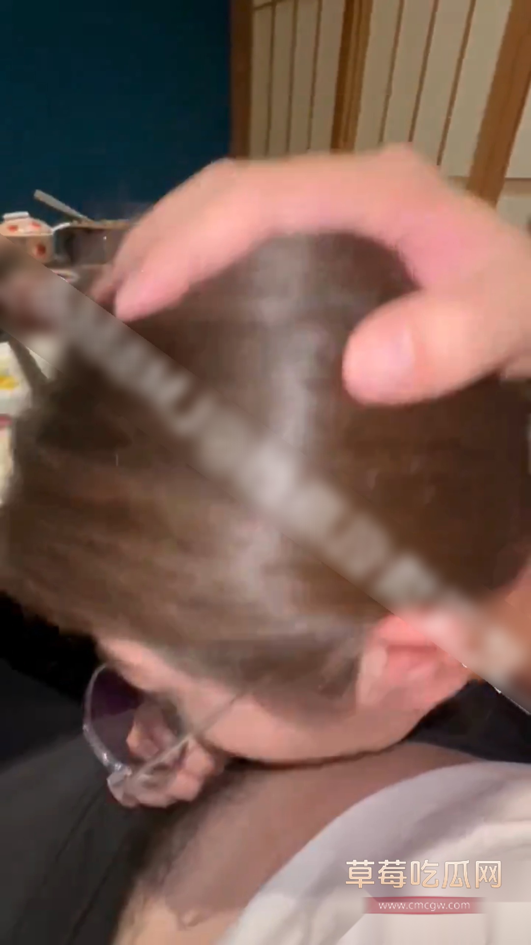 带上一群单男轮奸两只小母狗 15 带上一群单男轮奸两只小母狗 15