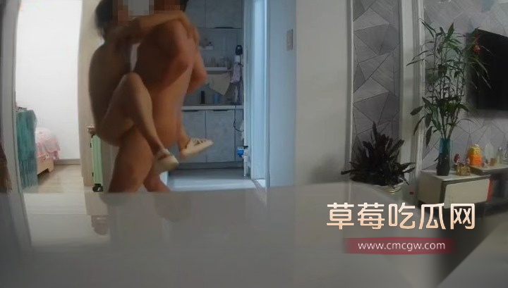 海角博主暗水之下被狼友催更与表姐的偷情打炮现场视频 暗水只能先放出趁孩子睡着监控之下抱操表姐全过程！ 3