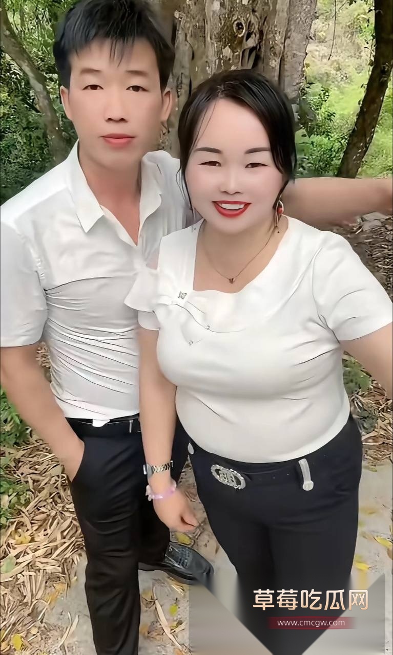 抖音6.5w粉丝乡村网红广西二姐深夜录下自己自嗨抠逼全过程 手速之快堪比摇花手现场 可惜一朝被泄露 其抖音成求片资源站！ 3