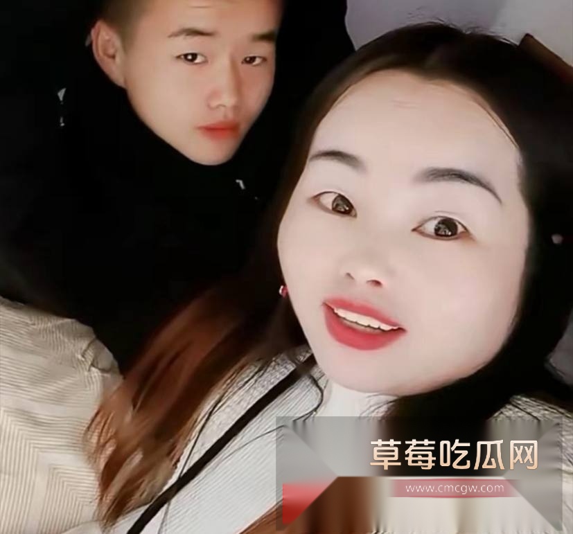 抖音6.5w粉丝乡村网红广西二姐深夜录下自己自嗨抠逼全过程 手速之快堪比摇花手现场 可惜一朝被泄露 其抖音成求片资源站！ 6