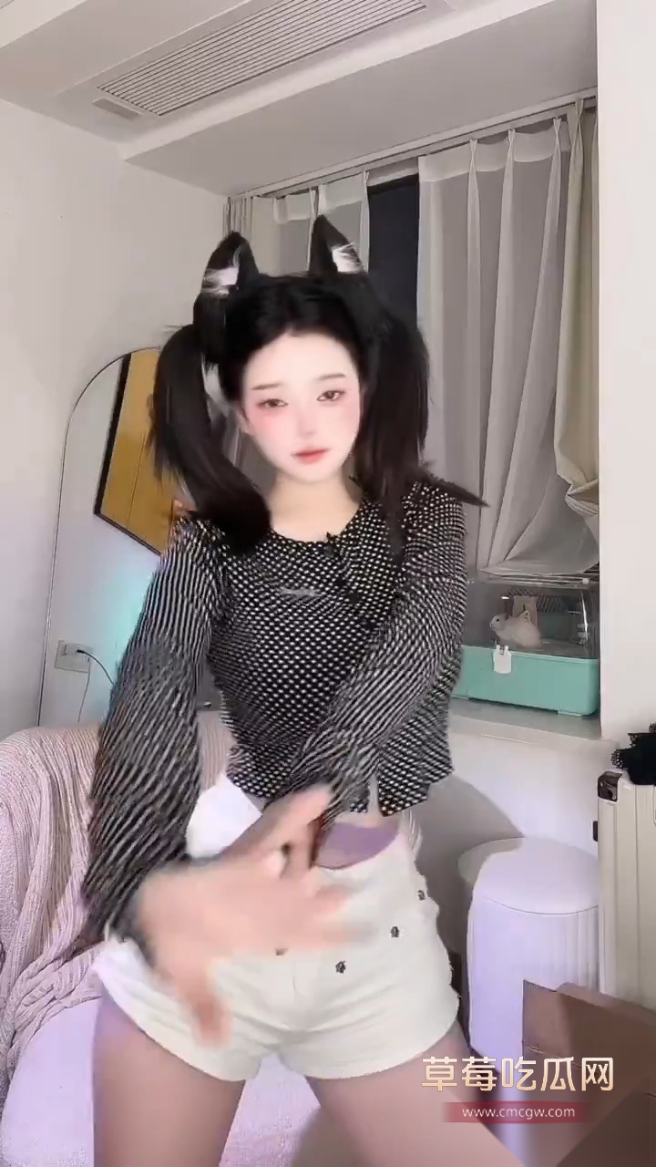 推特清纯齐刘海美女博主 清纯梦梦子 私密露点视图流出 性感护士内衣下是黝黑的乳头 期待她更大尺度流出！ 20