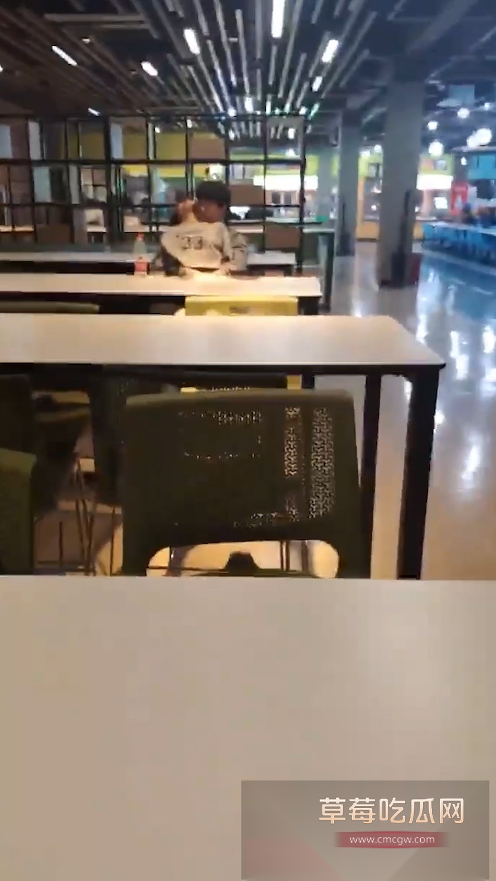 大学小情侣被人偷拍 餐桌旁进行激情女上位骑鸡运动 丑逼男友忘情亲吻妹子耳垂 真比黄片男女主角还骚浪! 1 大学小情侣被人偷拍 餐桌旁进行激情女上位骑鸡运动 丑逼男友忘情亲吻妹子耳垂 真比黄片男女主角还骚浪! 1