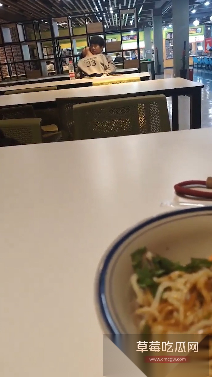 大学小情侣被人偷拍 餐桌旁进行激情女上位骑鸡运动 丑逼男友忘情亲吻妹子耳垂 真比黄片男女主角还骚浪! 5 大学小情侣被人偷拍 餐桌旁进行激情女上位骑鸡运动 丑逼男友忘情亲吻妹子耳垂 真比黄片男女主角还骚浪! 5