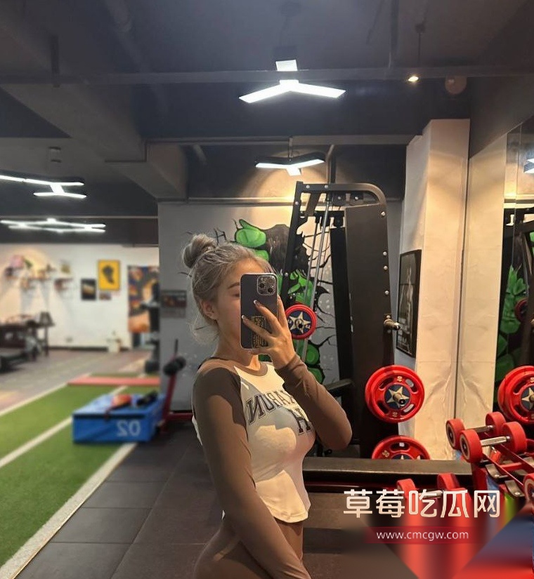 有钱人夜生活大曝光 富哥夜夜当新郎 ktv房车各种场合骑跨后入调教美女 真是金主的生活我的梦! 6 有钱人夜生活大曝光 富哥夜夜当新郎 ktv房车各种场合骑跨后入调教美女 真是金主的生活我的梦! 6