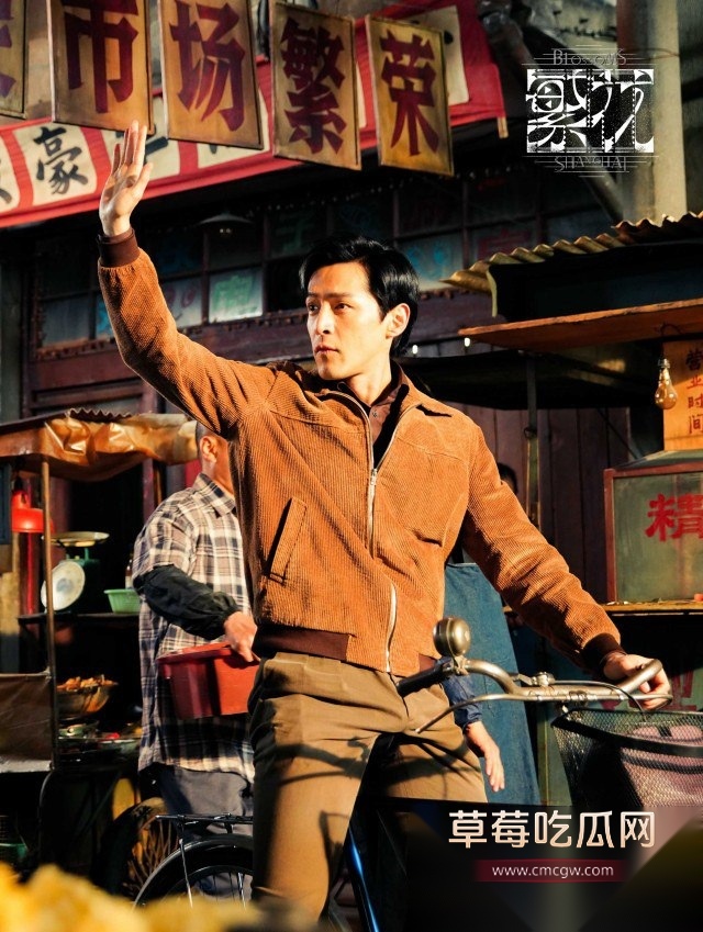 靠《繁花》获奖无数的编剧秦雯和知名导演王家卫的私密聊天对话被编剧古二曝光 二人满嘴淫言狂语 对金婧开黄腔 嘲讽唐嫣是装货 引全网热议！ 3