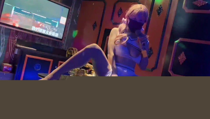 台湾美少女樱桃猫在KTV里的反差诱惑1 台湾美少女樱桃猫在KTV里的反差诱惑1