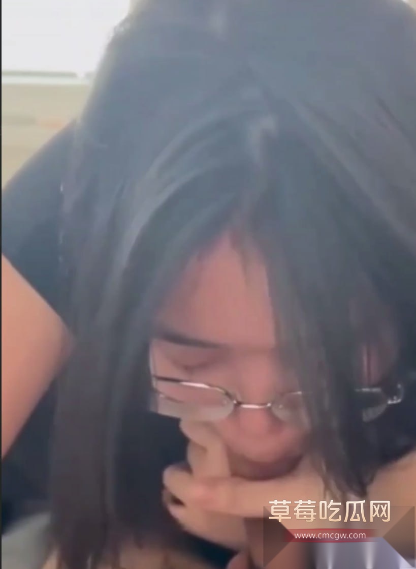 济南大学骚眼镜妹陈楚怡露脸口交榨精 3 济南大学骚眼镜妹陈楚怡露脸口交榨精 3