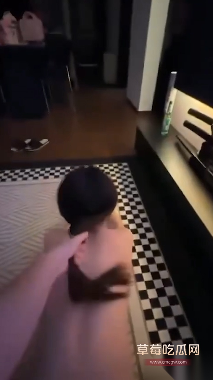 重庆市西西里台球俱乐部上架超绝1380观影两小时套餐 绝美女大在线三陪 陪聊陪玩陪啪啪 跪地服务金主! 10 重庆市西西里台球俱乐部上架超绝1380观影两小时套餐 绝美女大在线三陪 陪聊陪玩陪啪啪 跪地服务金主! 10