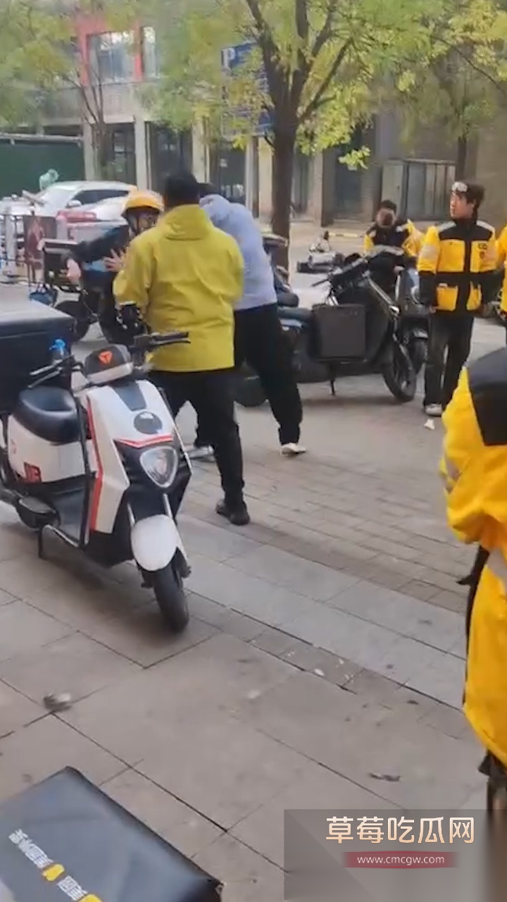 河北石家庄一美团外卖小哥提离职后被副站长工资抽成80%还打人 小哥愤怒拿刀捅向两位副站长 一死一伤 真是活该! 10 河北石家庄一美团外卖小哥提离职后被副站长工资抽成80%还打人 小哥愤怒拿刀捅向两位副站长 一死一伤 真是活该! 10