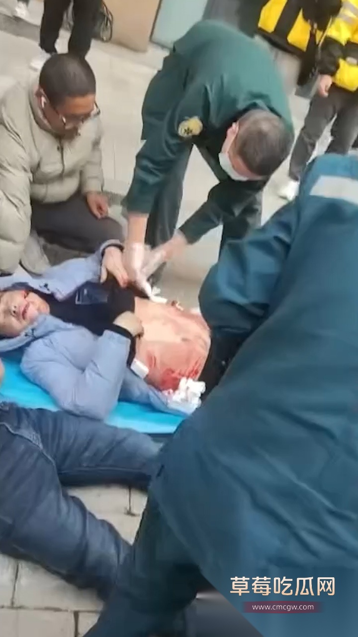 河北石家庄一美团外卖小哥提离职后被副站长工资抽成80%还打人 小哥愤怒拿刀捅向两位副站长 一死一伤 真是活该! 14 河北石家庄一美团外卖小哥提离职后被副站长工资抽成80%还打人 小哥愤怒拿刀捅向两位副站长 一死一伤 真是活该! 14