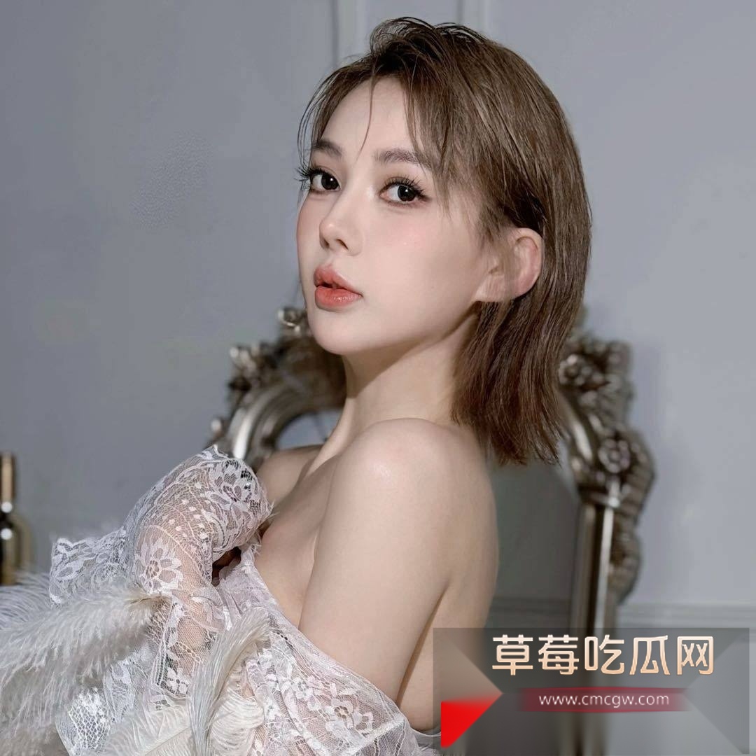 古早网红郭美美出狱两年后 再度高调炫富 狂炫自己落地700万的海蓝劳斯莱斯魅影 而红十字会却紧急关评 这是心虚了吗! 5 古早网红郭美美出狱两年后 再度高调炫富 狂炫自己落地700万的海蓝劳斯莱斯魅影 而红十字会却紧急关评 这是心虚了吗! 5