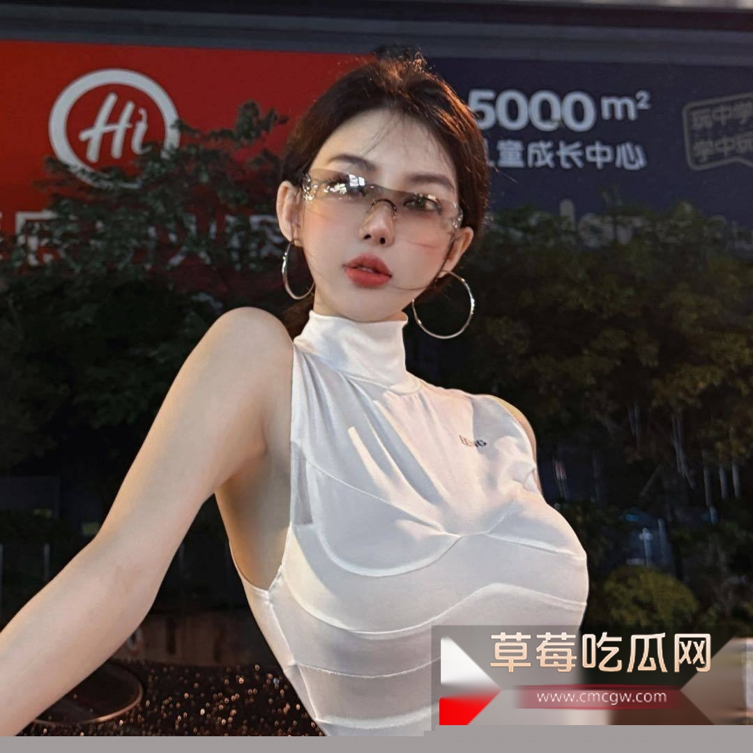 古早网红郭美美出狱两年后 再度高调炫富 狂炫自己落地700万的海蓝劳斯莱斯魅影 而红十字会却紧急关评 这是心虚了吗! 9 古早网红郭美美出狱两年后 再度高调炫富 狂炫自己落地700万的海蓝劳斯莱斯魅影 而红十字会却紧急关评 这是心虚了吗! 9