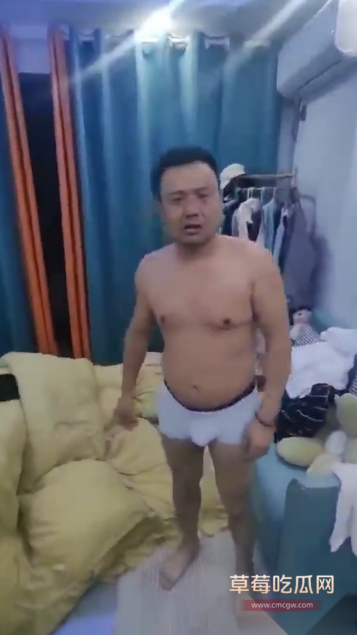 朋友妻特好骑 小伙与好兄弟的老婆上床被当场捉奸 暴怒原配老公狂扇男子耳光 大喊我拿你当兄弟 你搞我老婆！ 3