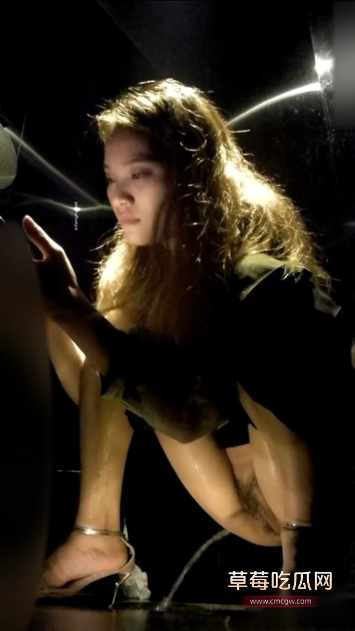 夜总会超长女厕所拍摄 13