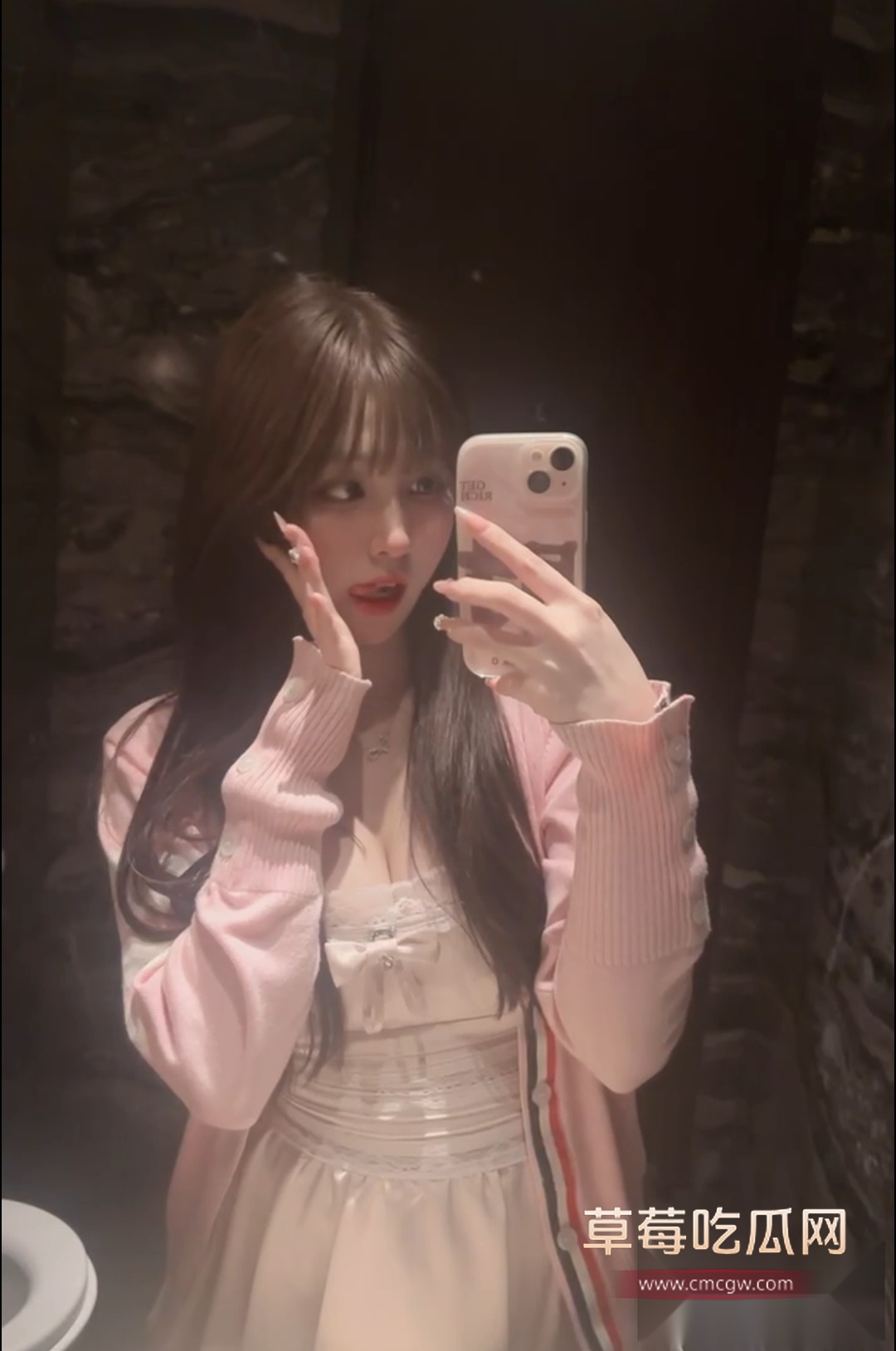 广州长相清纯的带货主播 郑宝宇 1