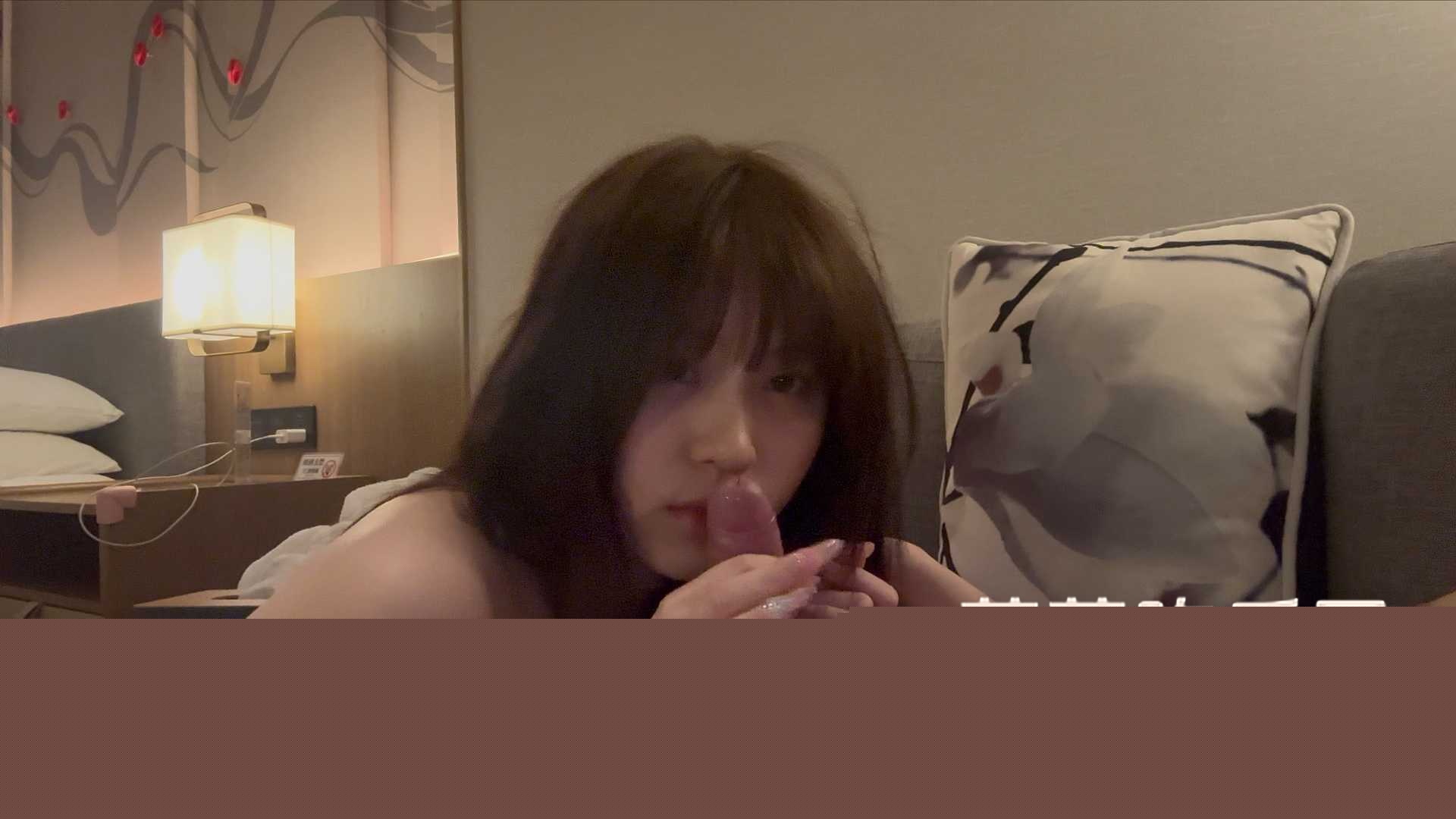 广州长相清纯的带货主播 郑宝宇 18