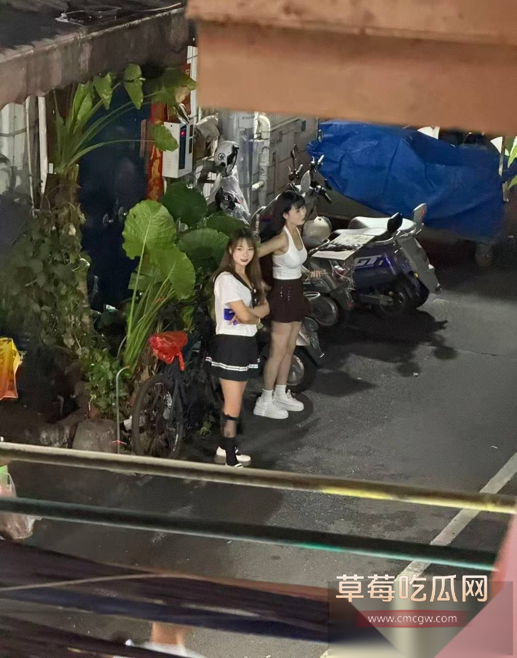 广西蟹老婆蟹黄捞面门口惊现巨美站街女 其超高颜值完美身材引狼友纷纷掏钱打卡 势必要每天第一个操美女! 7 广西蟹老婆蟹黄捞面门口惊现巨美站街女 其超高颜值完美身材引狼友纷纷掏钱打卡 势必要每天第一个操美女! 7