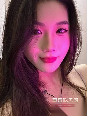 性感台球教练李宇萱这骚货深夜偷偷接客赚外快!紧身短裙黑丝裹翘臀,H杯巨乳晃荡球台上,她跪地深喉客人巨屌,舌尖生猛打螺旋狂舔马眼,螺旋状游走敏感冠沟,口水拉丝滴到台球上。 6 性感台球教练李宇萱这骚货深夜偷偷接客赚外快!紧身短裙黑丝裹翘臀,H杯巨乳晃荡球台上,她跪地深喉客人巨屌,舌尖生猛打螺旋狂舔马眼,螺旋状游走敏感冠沟,口水拉丝滴到台球上。 6