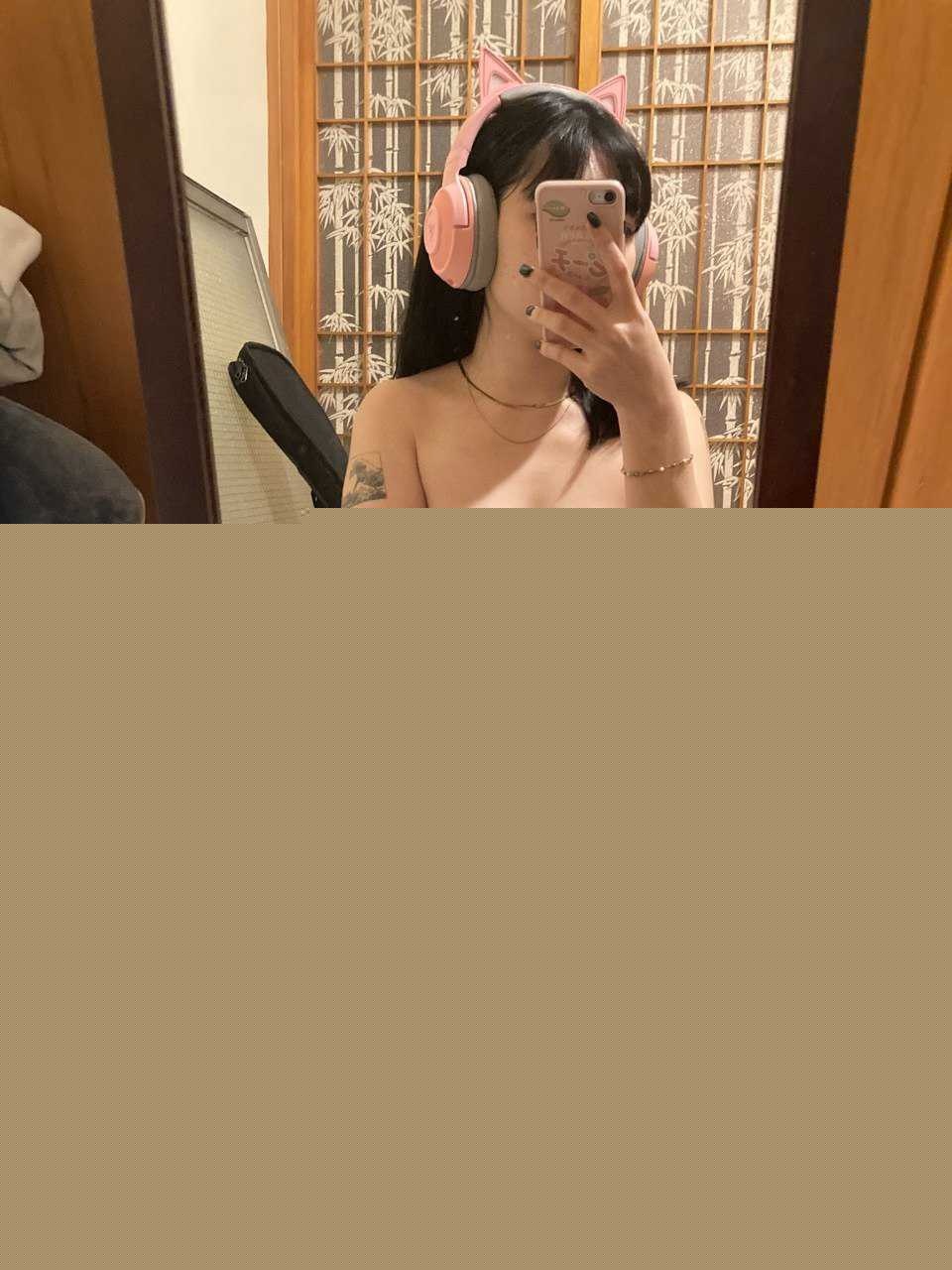 淫水咕叽咕叽直流,粉嫩阴唇被拉扯到变形。她高潮时翻白眼喷出一大股透明潮吹,喷得镜头全是水珠,子宫痉挛抽搐不止。裸照里她摆出各种淫荡姿势,掰开白虎逼露粉红嫩肉,舌头舔嘴唇眼神勾魂,简直是极品反差婊!前男友说这贱货被操过无数次还这么紧,视频里自慰到失禁,尿液混着淫水喷满床单,彻底暴露本性! 16 淫水咕叽咕叽直流,粉嫩阴唇被拉扯到变形。她高潮时翻白眼喷出一大股透明潮吹,喷得镜头全是水珠,子宫痉挛抽搐不止。裸照里她摆出各种淫荡姿势,掰开白虎逼露粉红嫩肉,舌头舔嘴唇眼神勾魂,简直是极品反差婊!前男友说这贱货被操过无数次还这么紧,视频里自慰到失禁,尿液混着淫水喷满床单,彻底暴露本性! 16