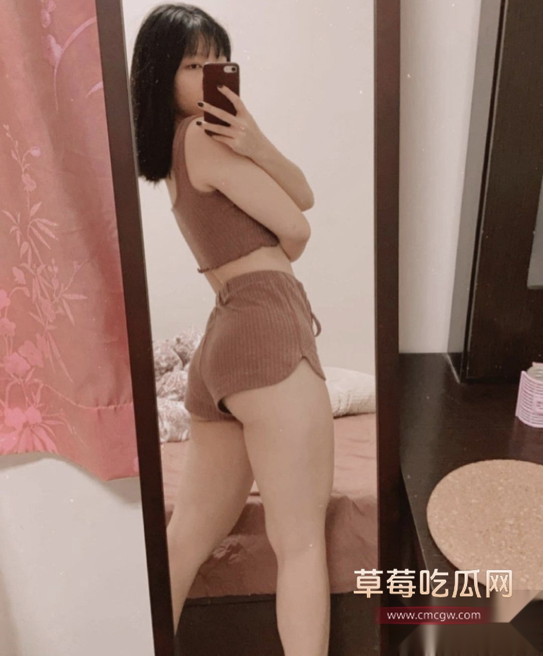 淫水咕叽咕叽直流,粉嫩阴唇被拉扯到变形。她高潮时翻白眼喷出一大股透明潮吹,喷得镜头全是水珠,子宫痉挛抽搐不止。裸照里她摆出各种淫荡姿势,掰开白虎逼露粉红嫩肉,舌头舔嘴唇眼神勾魂,简直是极品反差婊!前男友说这贱货被操过无数次还这么紧,视频里自慰到失禁,尿液混着淫水喷满床单,彻底暴露本性! 23 淫水咕叽咕叽直流,粉嫩阴唇被拉扯到变形。她高潮时翻白眼喷出一大股透明潮吹,喷得镜头全是水珠,子宫痉挛抽搐不止。裸照里她摆出各种淫荡姿势,掰开白虎逼露粉红嫩肉,舌头舔嘴唇眼神勾魂,简直是极品反差婊!前男友说这贱货被操过无数次还这么紧,视频里自慰到失禁,尿液混着淫水喷满床单,彻底暴露本性! 23