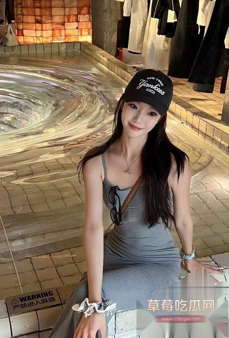 北京市海韵艺术学校芭蕾舞美女 胡妍慈 被金主重金定制 芭蕾艺术家发骚视频 穿芭蕾舞服的妹子浴室一字马放尿 真难得一见！ 4