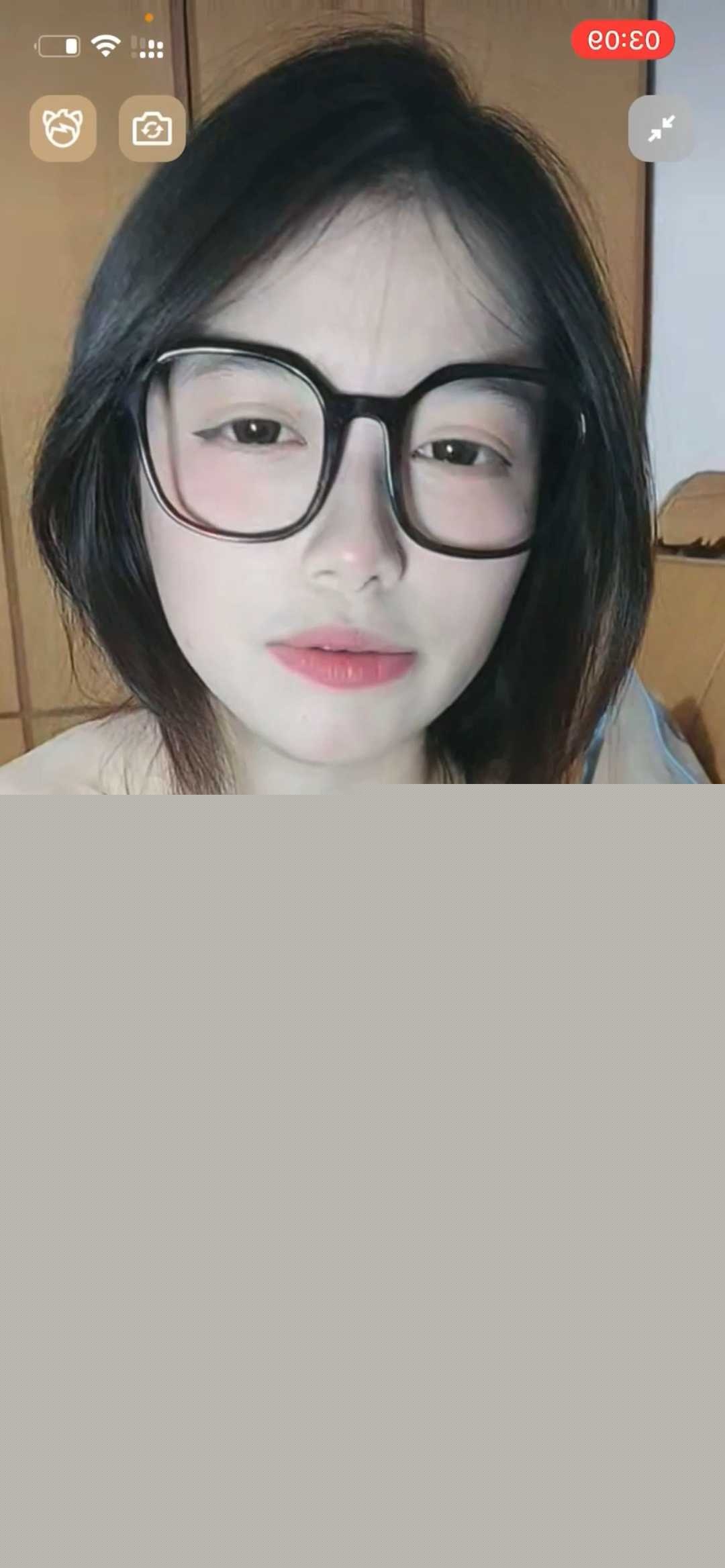 超嫩眼睛妹恋爱后和男友异地 12