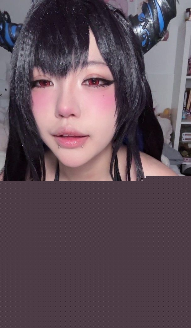 巨乳福利姬Daphvt私拍诱惑8