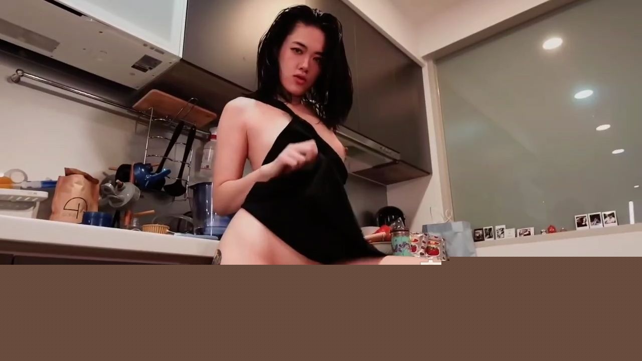 推特福利姬Muna厨房激情自慰福利2 推特福利姬Muna厨房激情自慰福利2