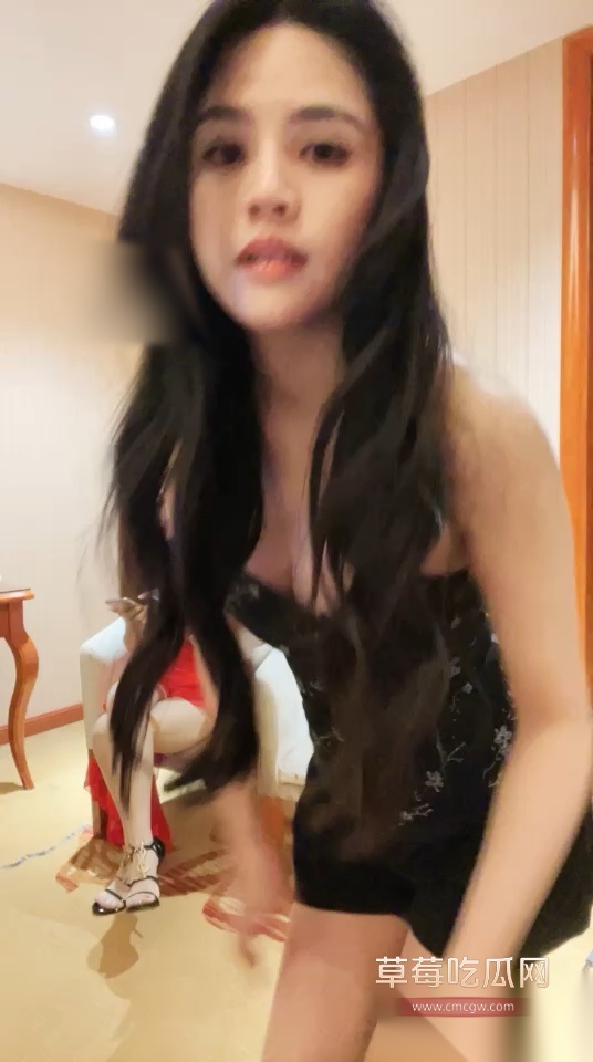 黑丝女王脚踩狗脸 1 黑丝女王脚踩狗脸 1