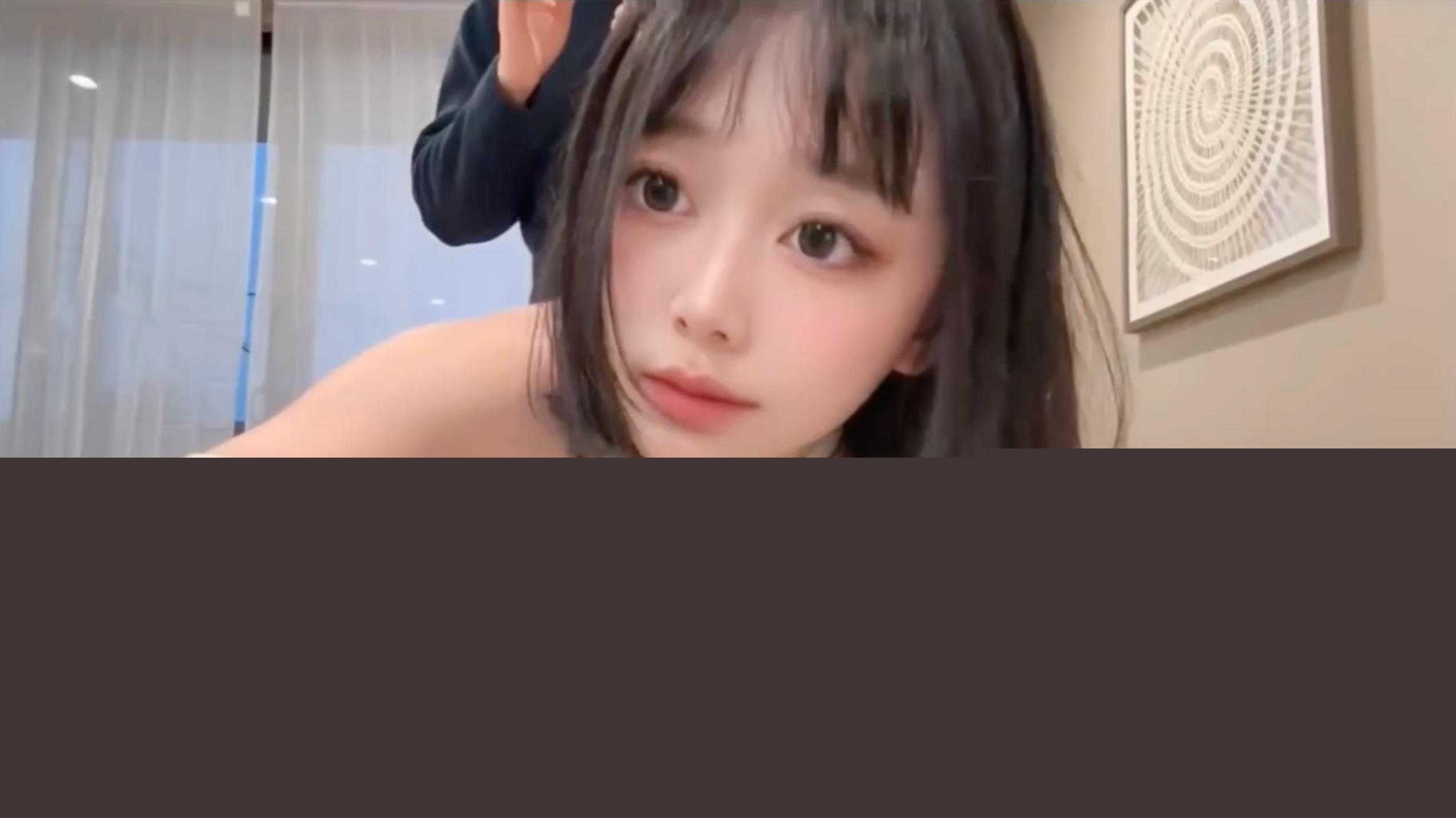 黑猫酱猫耳露脸骑男友巨屌,女上摇摇乐肥臀疯狂上下套弄,H杯巨乳晃成残影扇自己奶头肿大喷奶。她淫叫“猫酱骚穴夹死老公”,鲍鱼紧致痉挛榨干第一发浓精射进子宫鼓起小腹。 1 黑猫酱猫耳露脸骑男友巨屌,女上摇摇乐肥臀疯狂上下套弄,H杯巨乳晃成残影扇自己奶头肿大喷奶。她淫叫“猫酱骚穴夹死老公”,鲍鱼紧致痉挛榨干第一发浓精射进子宫鼓起小腹。 1